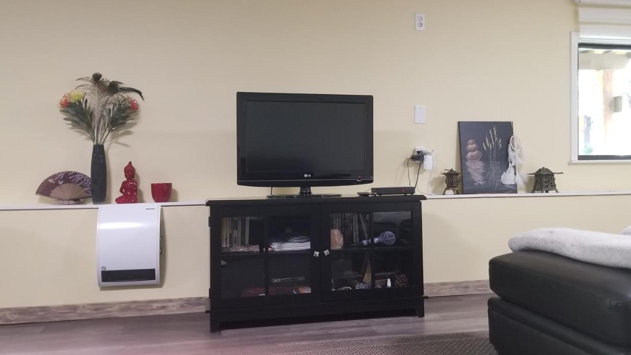 בית הארחה Metchosin 	Sacred Pilgrimage Studio מראה חיצוני תמונה
