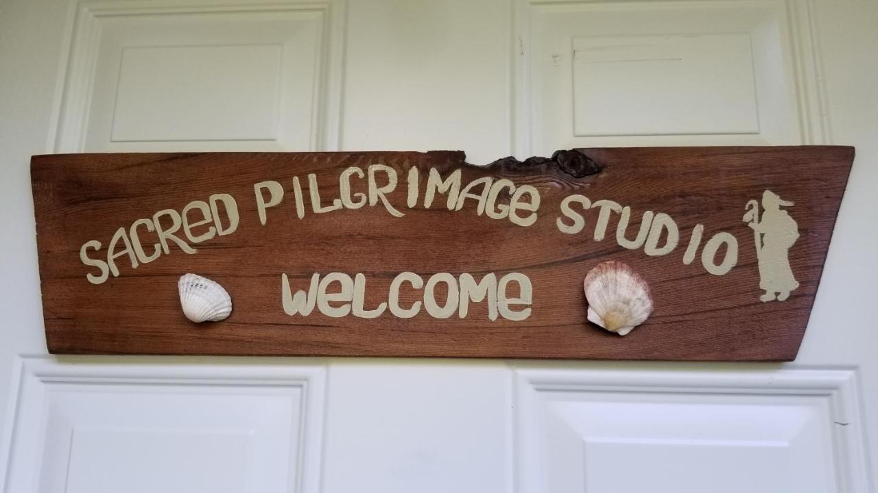 בית הארחה Metchosin 	Sacred Pilgrimage Studio מראה חיצוני תמונה